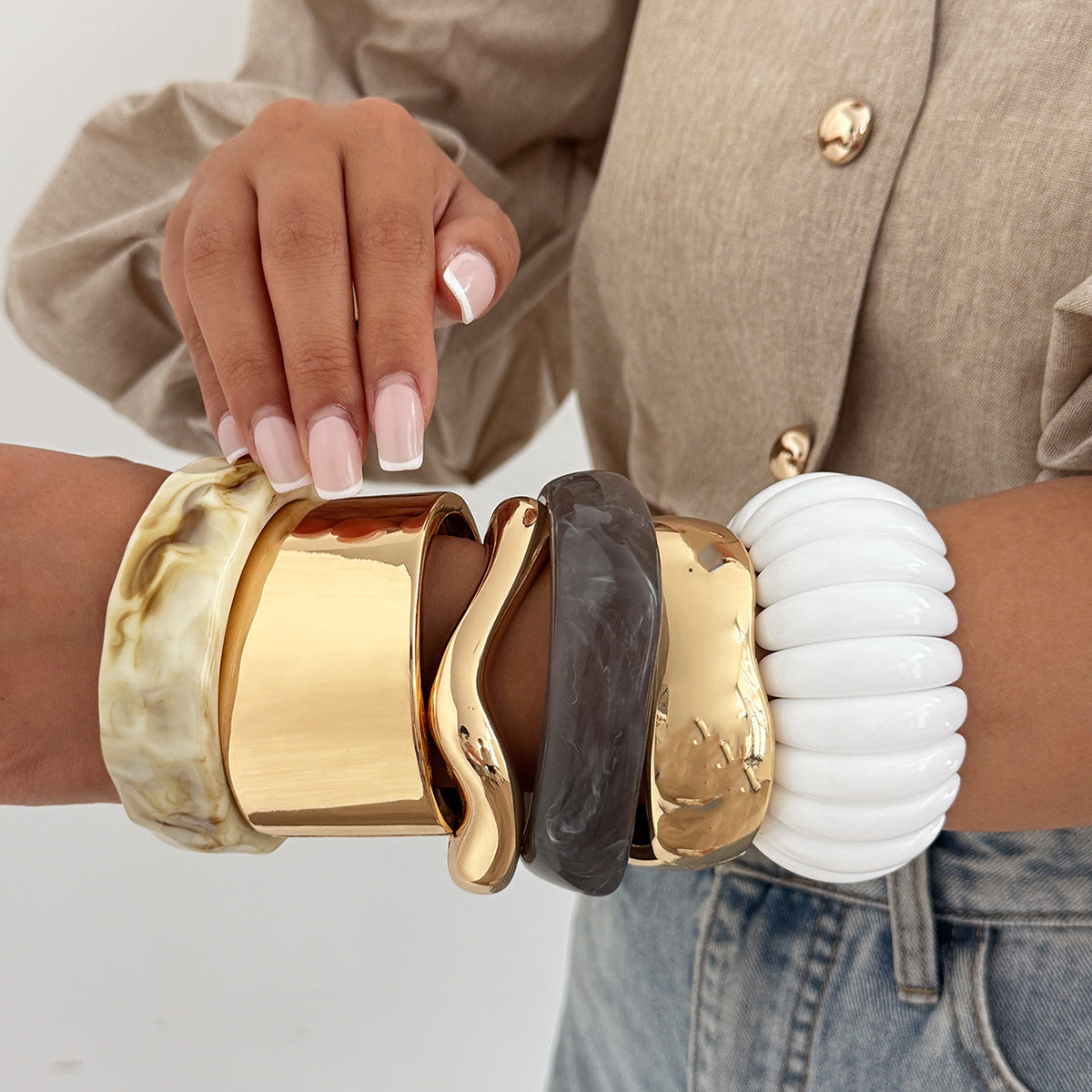 Minimalist Luxury Geometric Oval Gradient Resin Plated Wide Cuff Bracelet