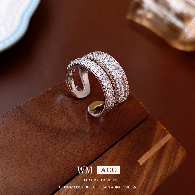 Anillo de círculo abierto geométrico vintage en cobre con acabado esmaltado e incrustación de circonita
