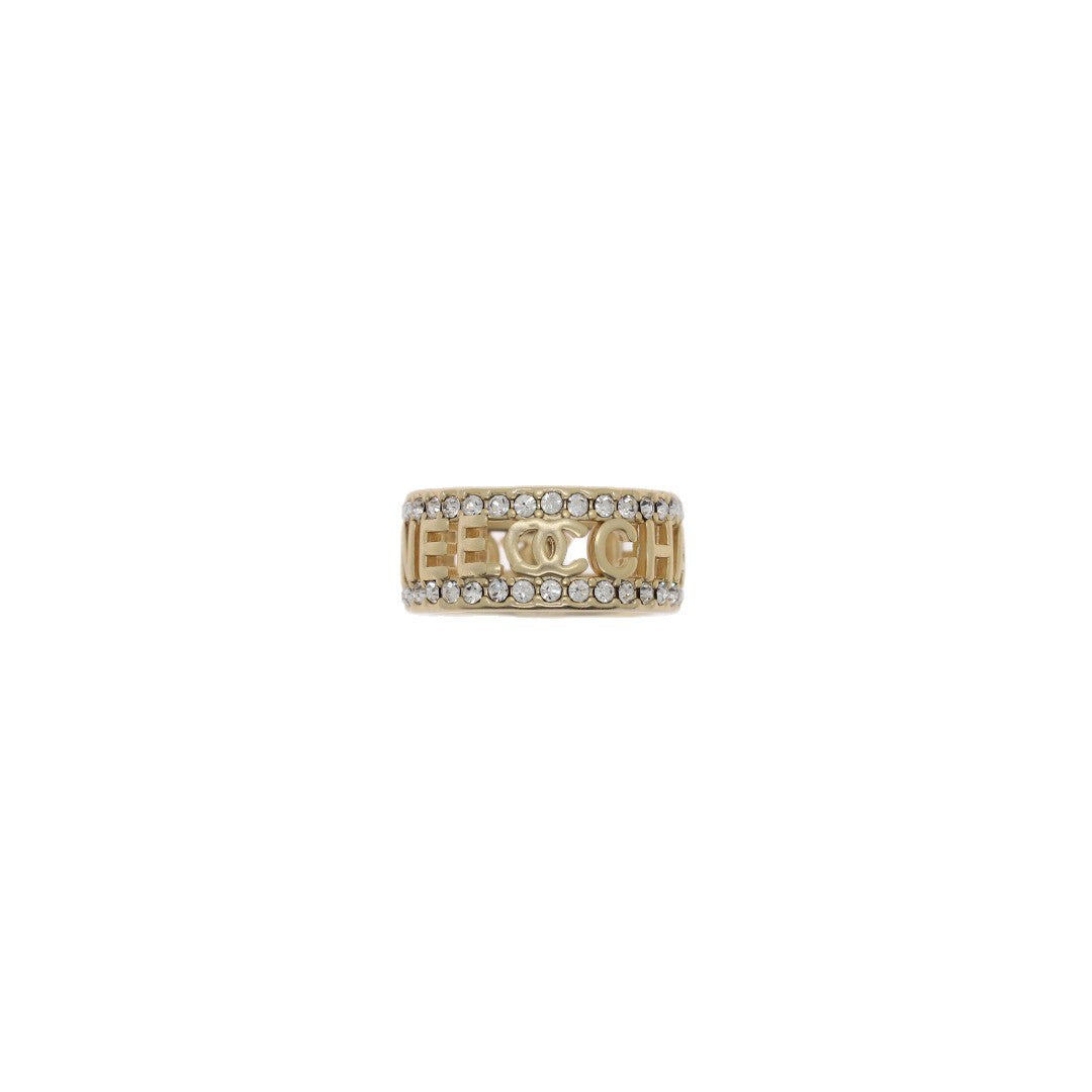 Anello in ottone placcato oro di lusso con doppia fila di strass e lettera
