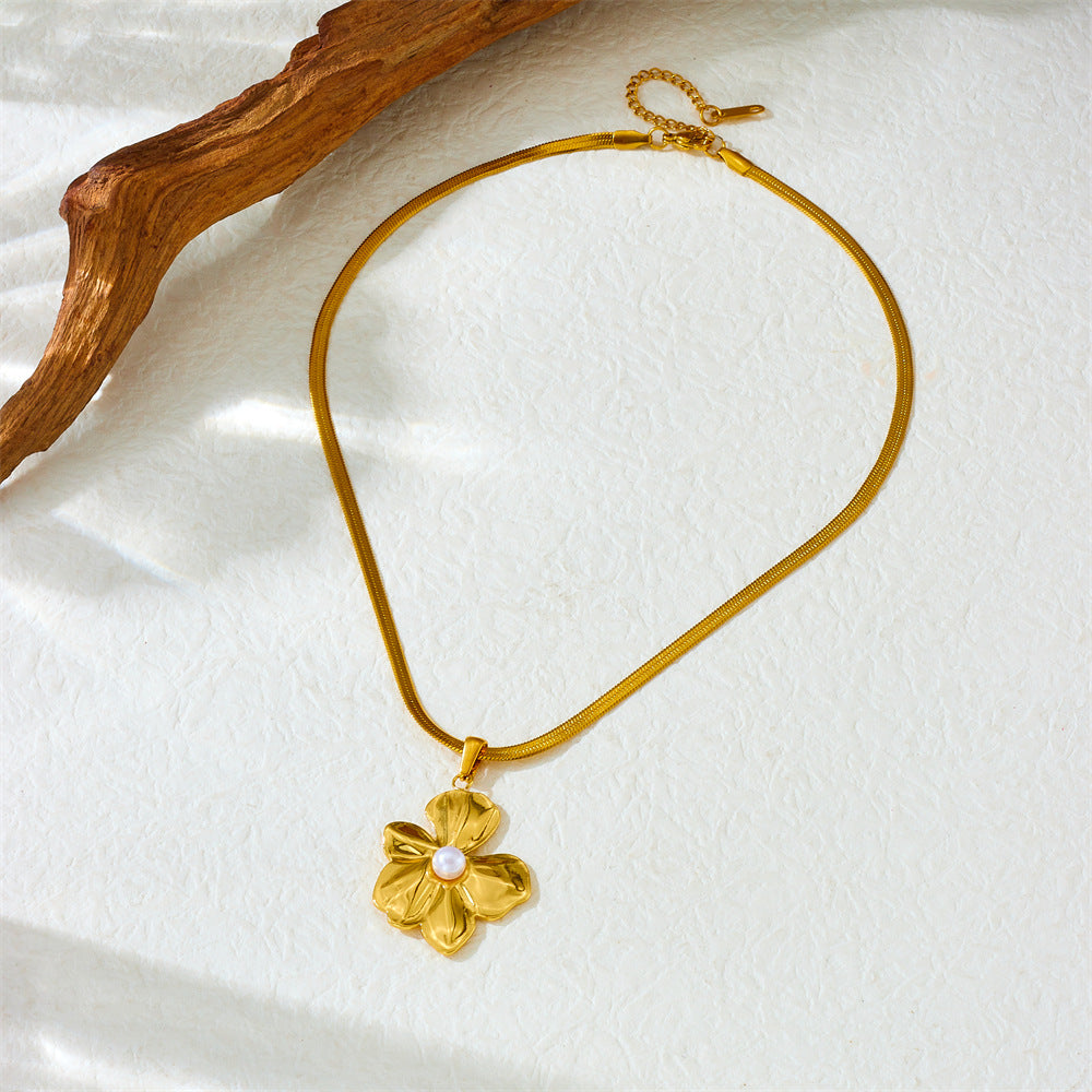 Minimalist Elegant Gold Plated Floral Stainless Steel Necklace with Pearl Serpentine Chain