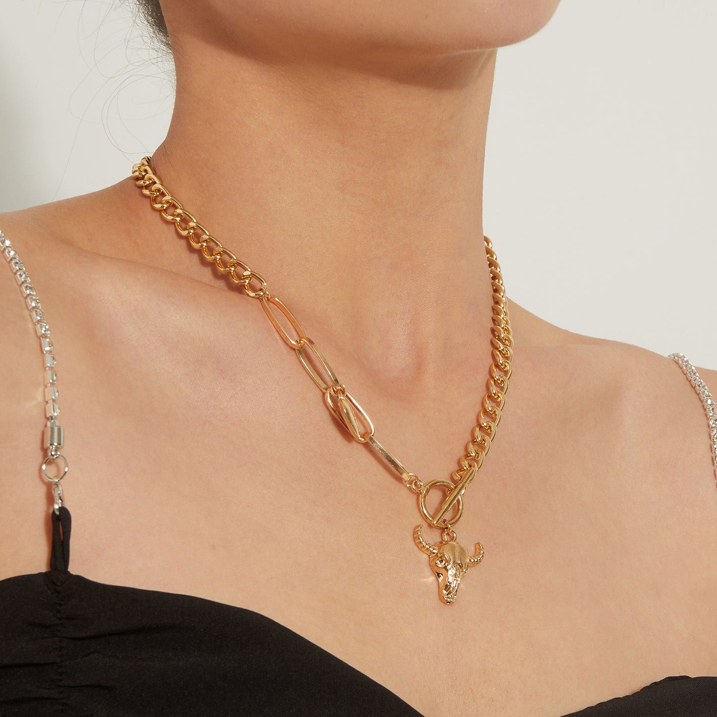 Minimalist Heart-Shaped Bull Pendant Necklace for Women Alloy Chain with Plated Finish