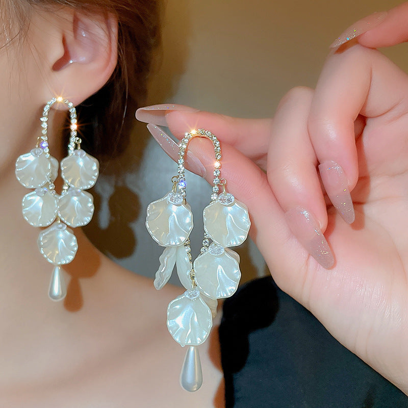 Orecchini a perno con perle dolci, eleganti e floreali per donna con perni in argento sterling 925