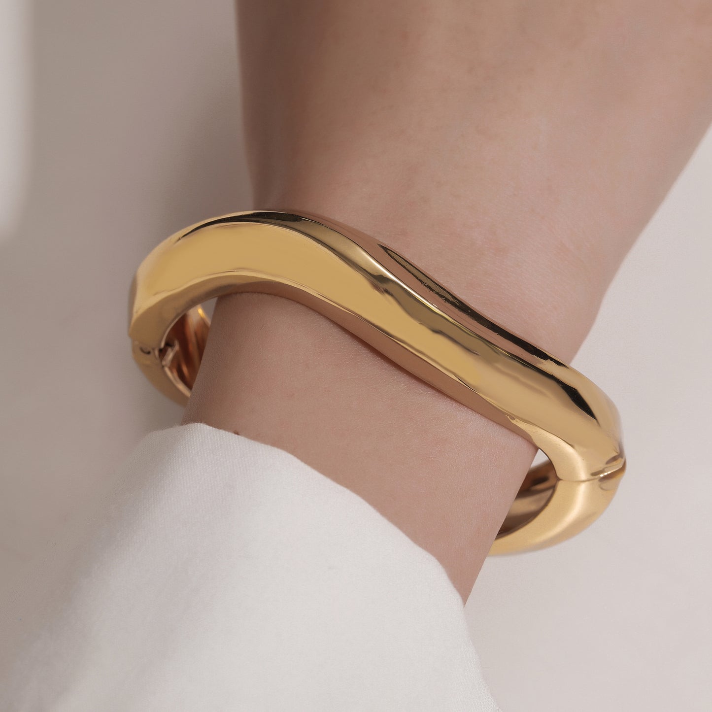 Geometric Shape Heavy-Duty Polished Metal Cuff Bracelet for Women with Electroplated Finish