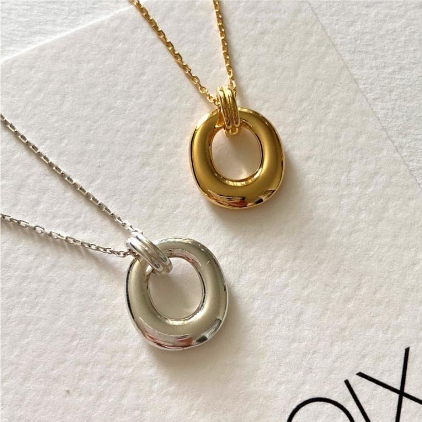 Collar con colgante geométrico minimalista en plata de ley 925