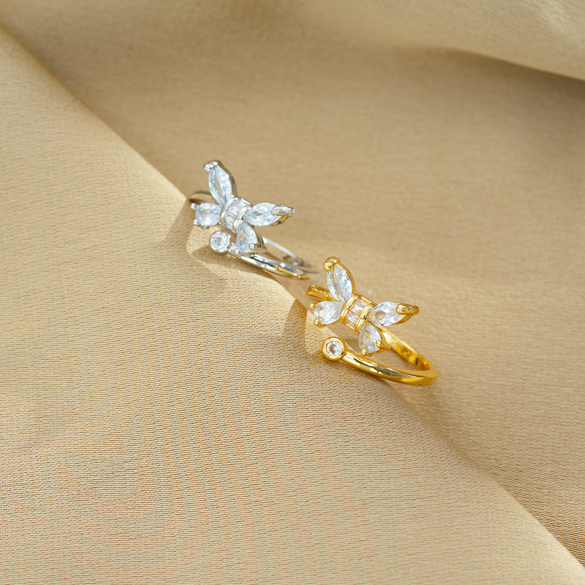 Anello da donna a forma di farfalla in zircone, regolabile, dal design geometrico, in rame placcato oro, elegante e minimalista