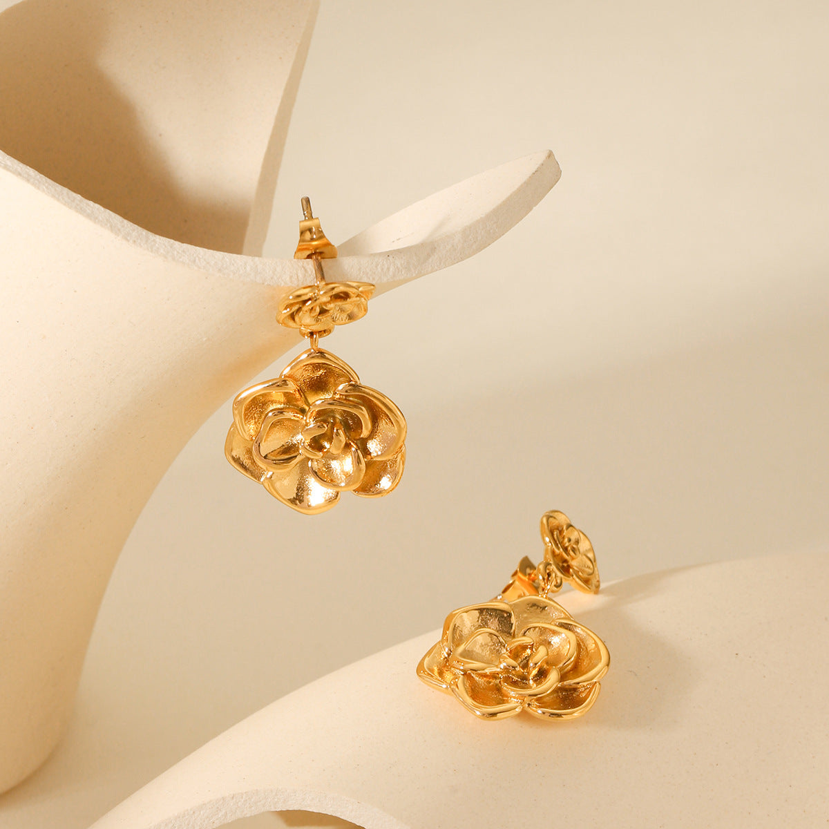Fashionable 18K Gold Plated Stainless Steel Rose Flower Stud Earrings for Women