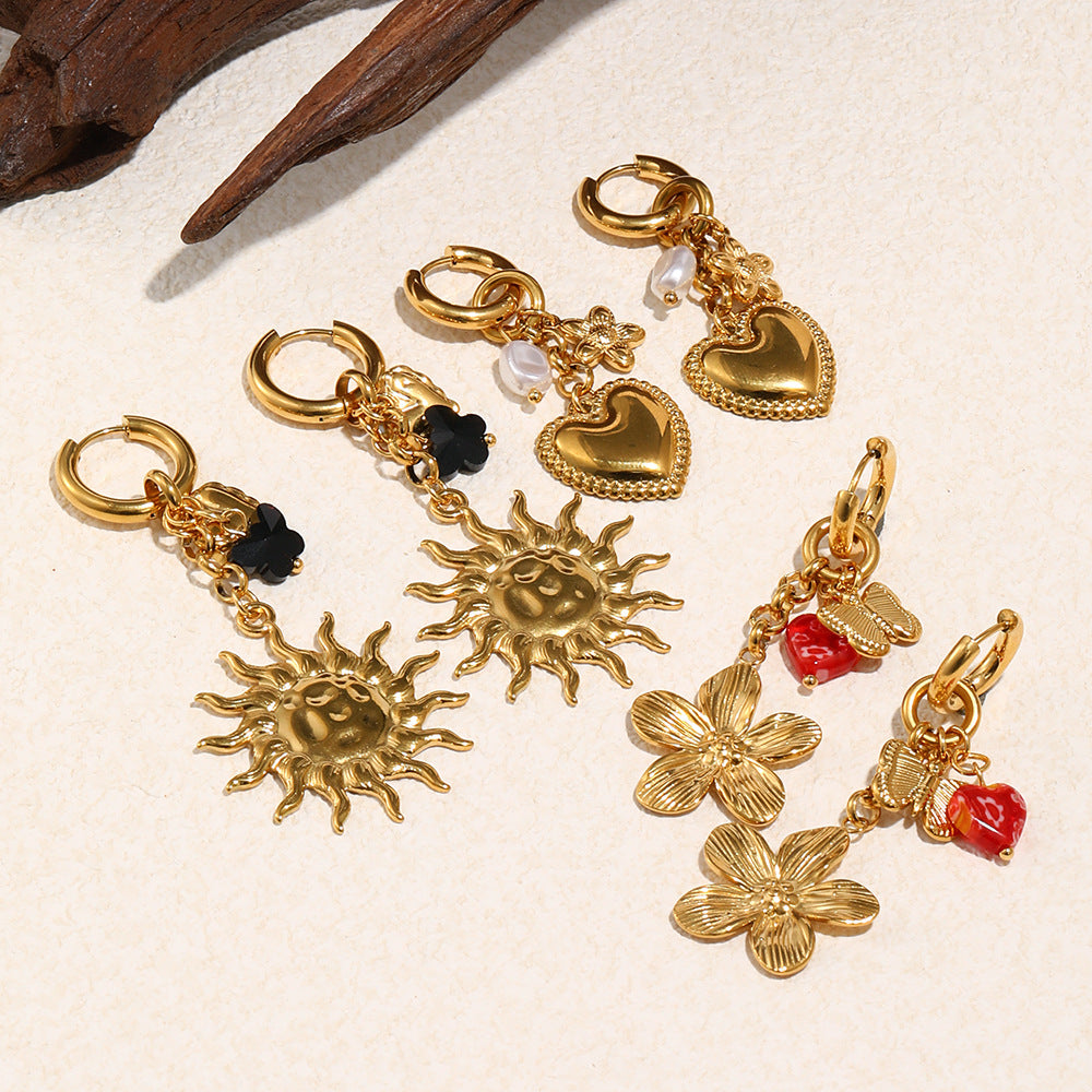 Pendientes de tuerca de mariposa y borde floral de acero inoxidable con baño de oro de 18 quilates para mujer