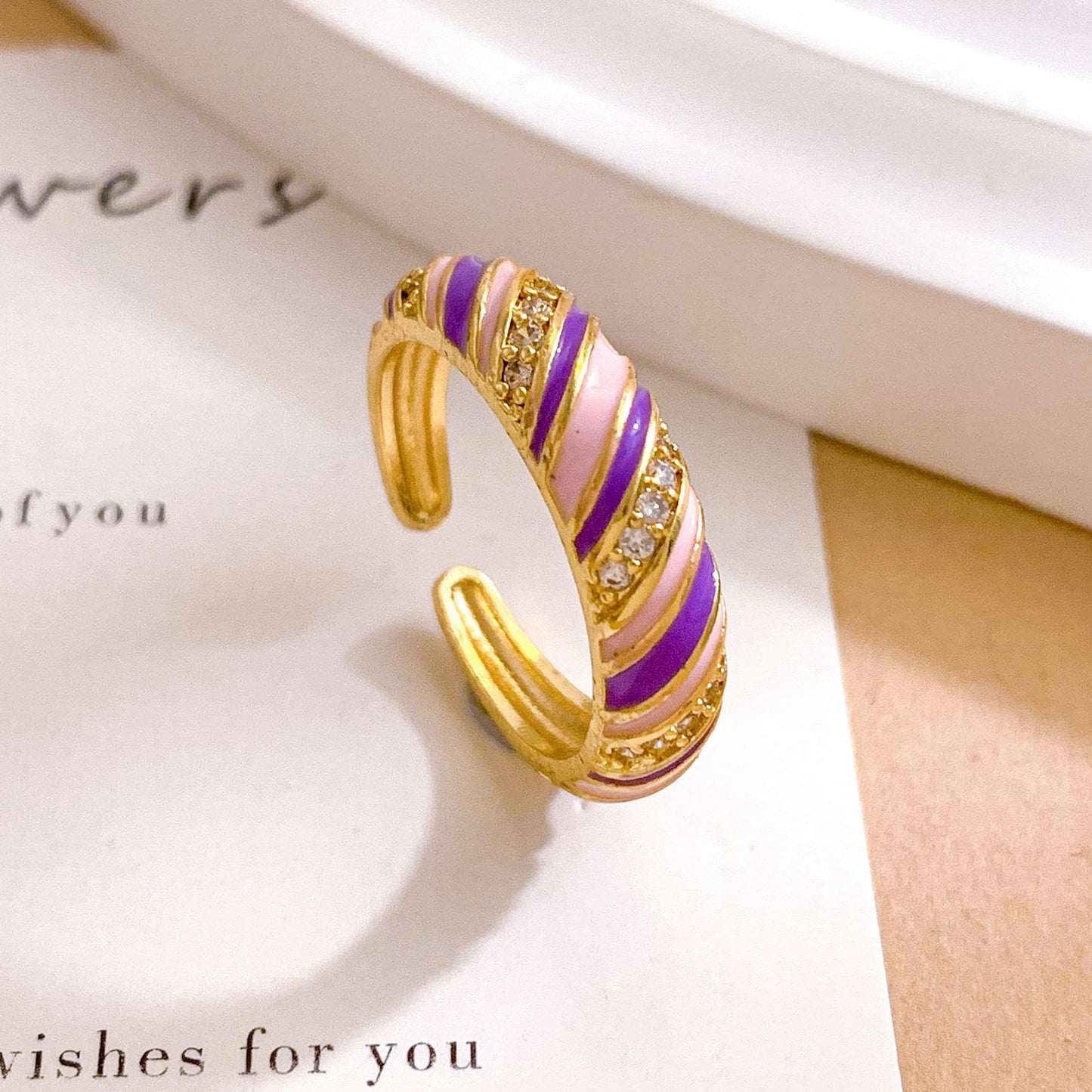 Anello a forma di cuore in ottone, con zirconi cubici, placcato oro, dal design regolabile e aperto, per donna