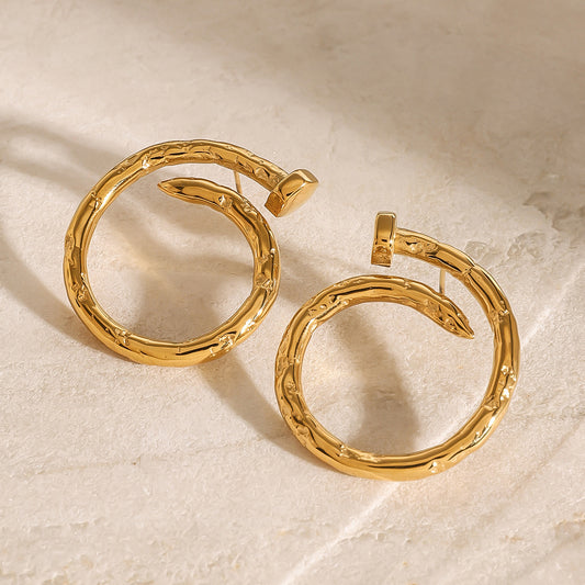Pendientes minimalistas redondos de acero inoxidable con baño para mujer