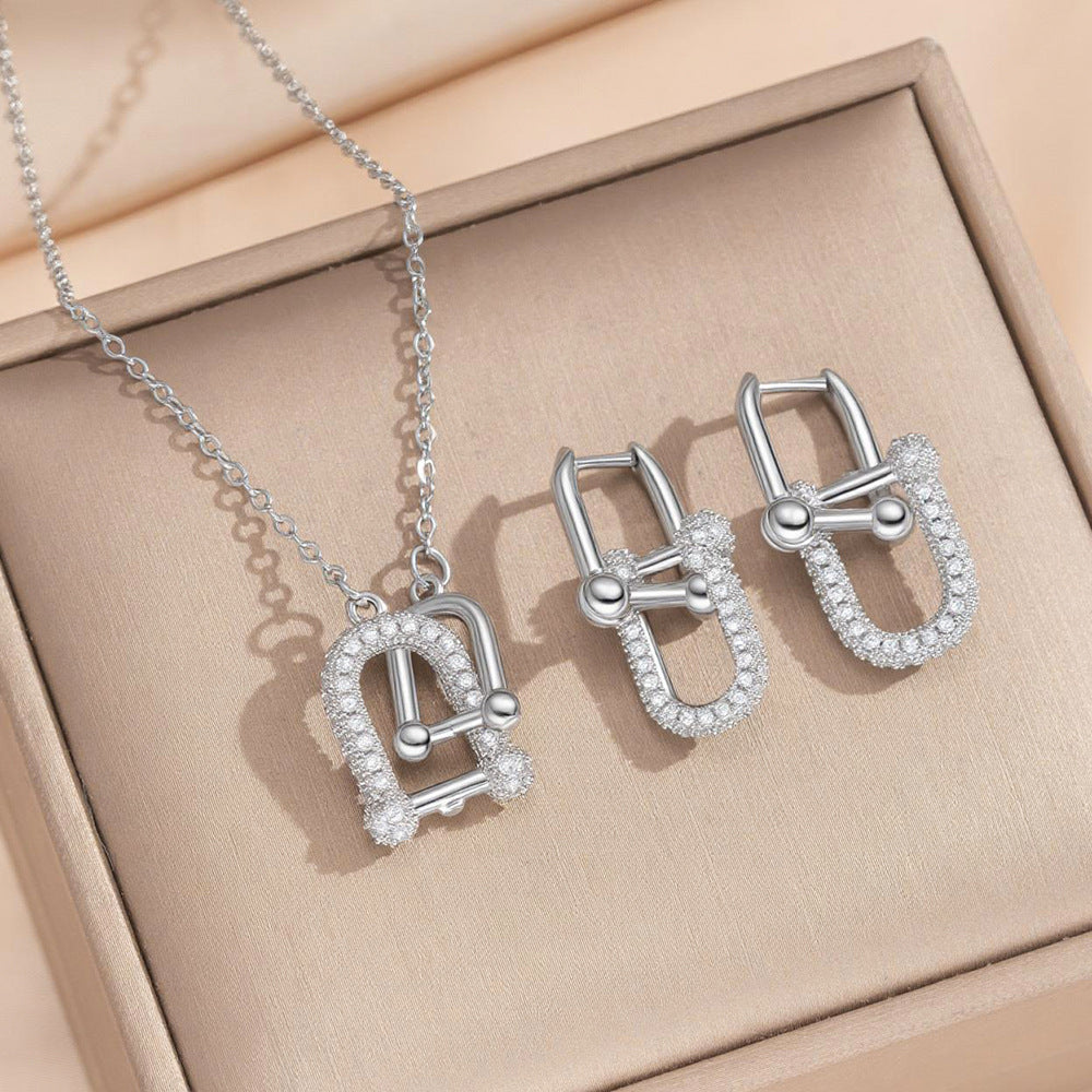 Light Luxury Fashion Double Ring U-Shape Horseshoe Copper Zircon PVD Gold Plated Pendant Titanium Steel O-Chain Necklace for Women