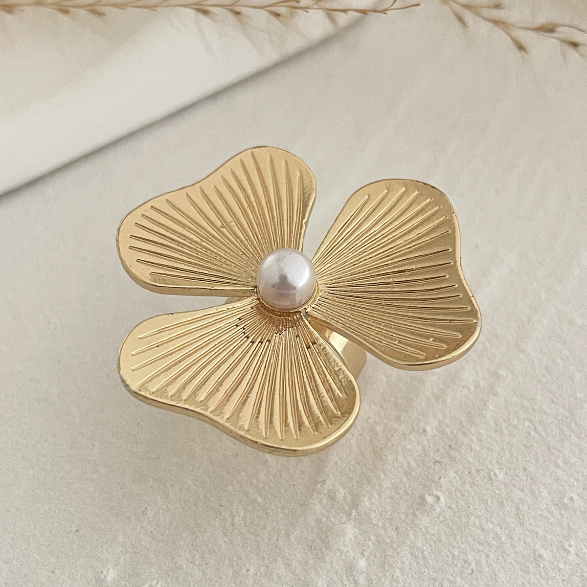 Elegant Geometric Floral Zinc Alloy Plated Ring Set with Pearl for Women