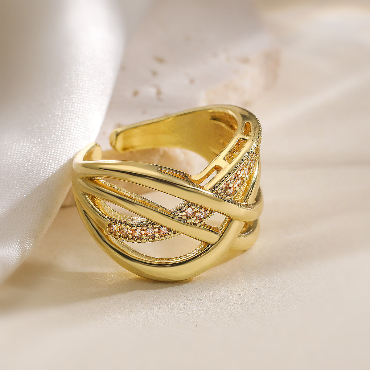 Anello Aperto Geometrico Minimalista da Donna in Rame con Placcatura in Oro 18K e Zirconia Micro-Incastonata