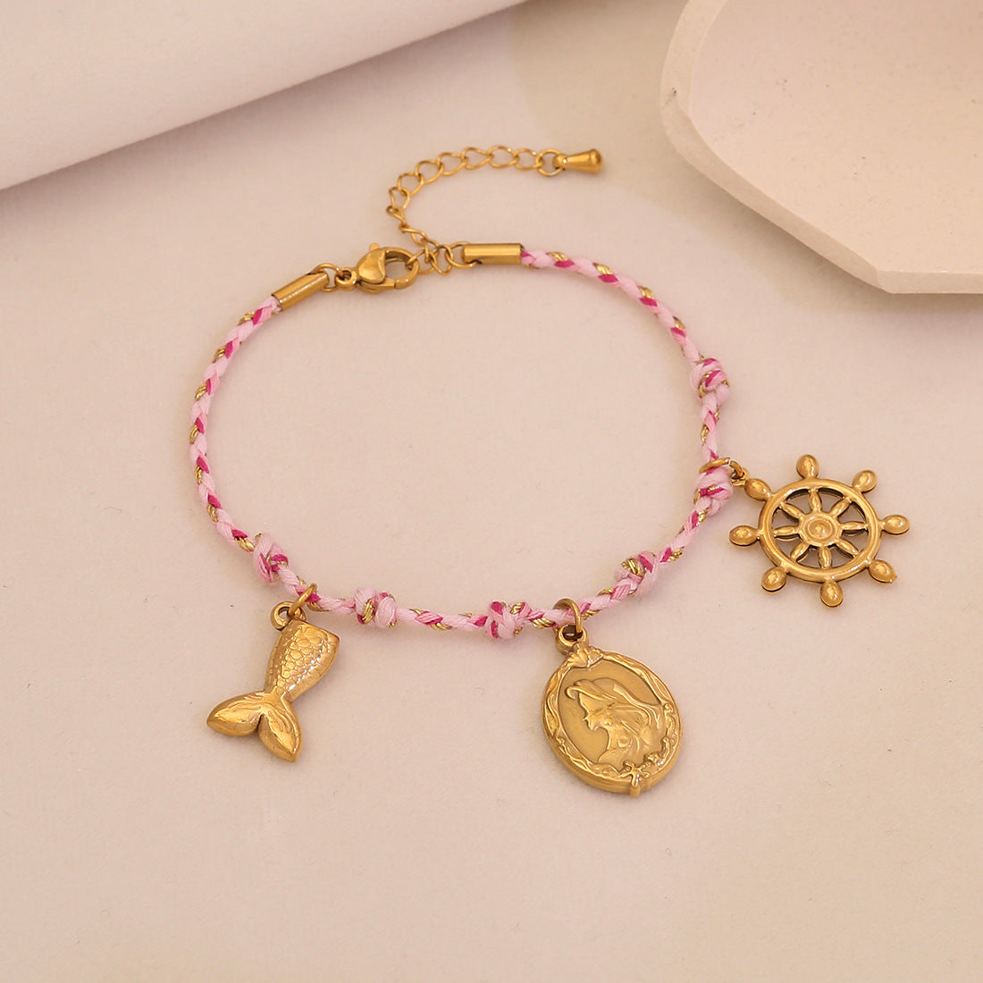 Braccialetto da donna intrecciato fatto a mano minimalista con sole, luna e stelle in acciaio inossidabile con ciondolo a cuore