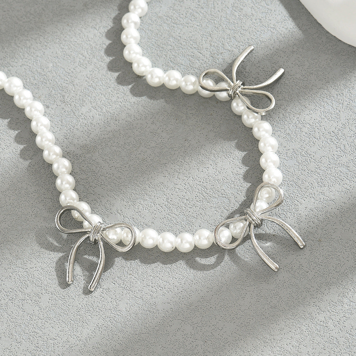 Collar de Moda con Lazo y Colgante Geométrico para Mujer en Aleación con Ensartado de Perlas, Cadena de Clavícula Minimalista