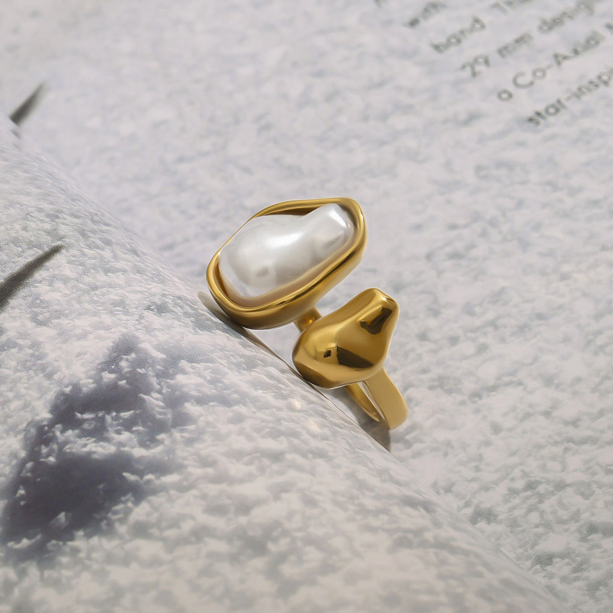 Anello da donna geometrico placcato in acciaio inossidabile con intarsio di perle