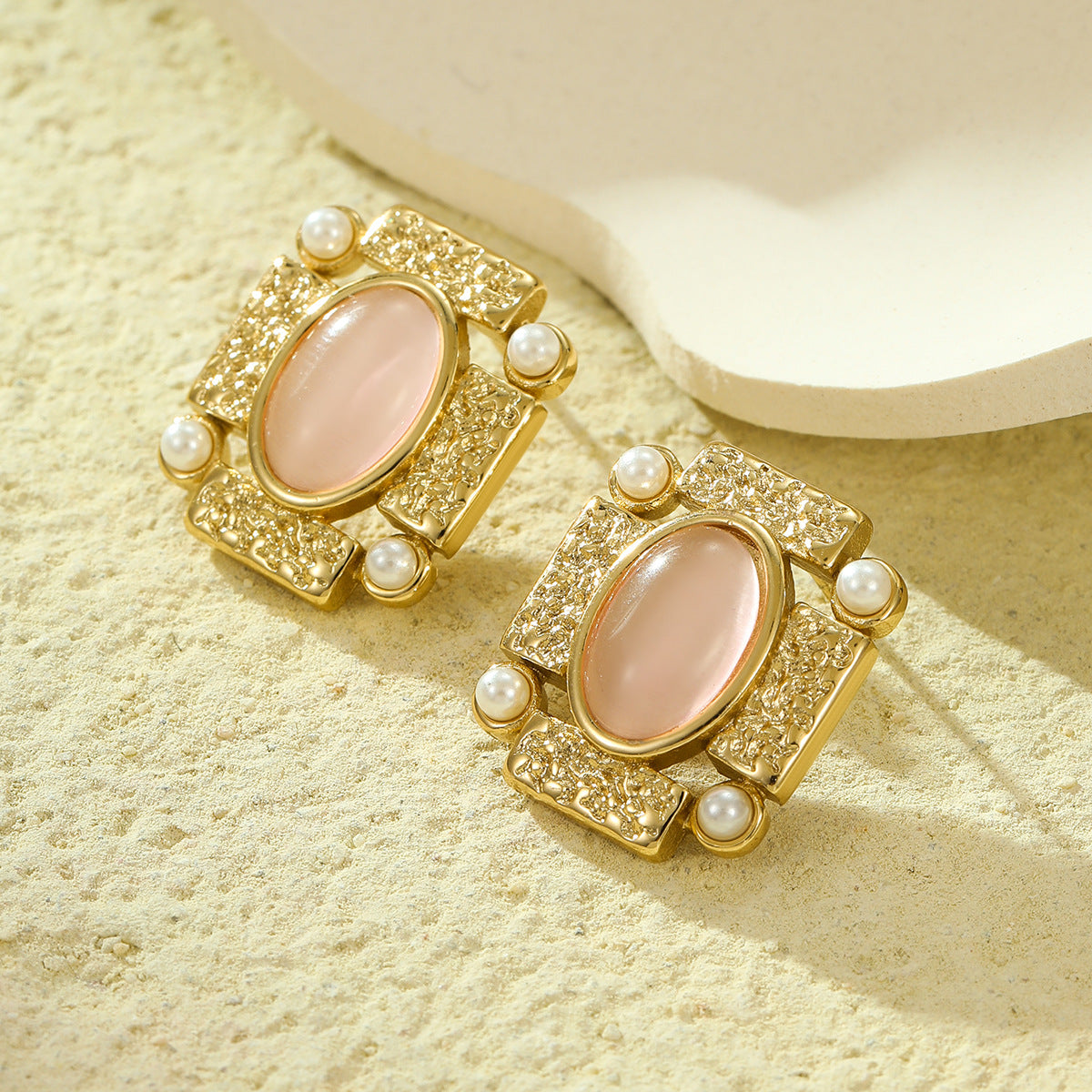 Pendientes de tuerca ovalados con perlas y textura cuadrada vintage para mujer, de piedra natural, de acero inoxidable con baño de oro