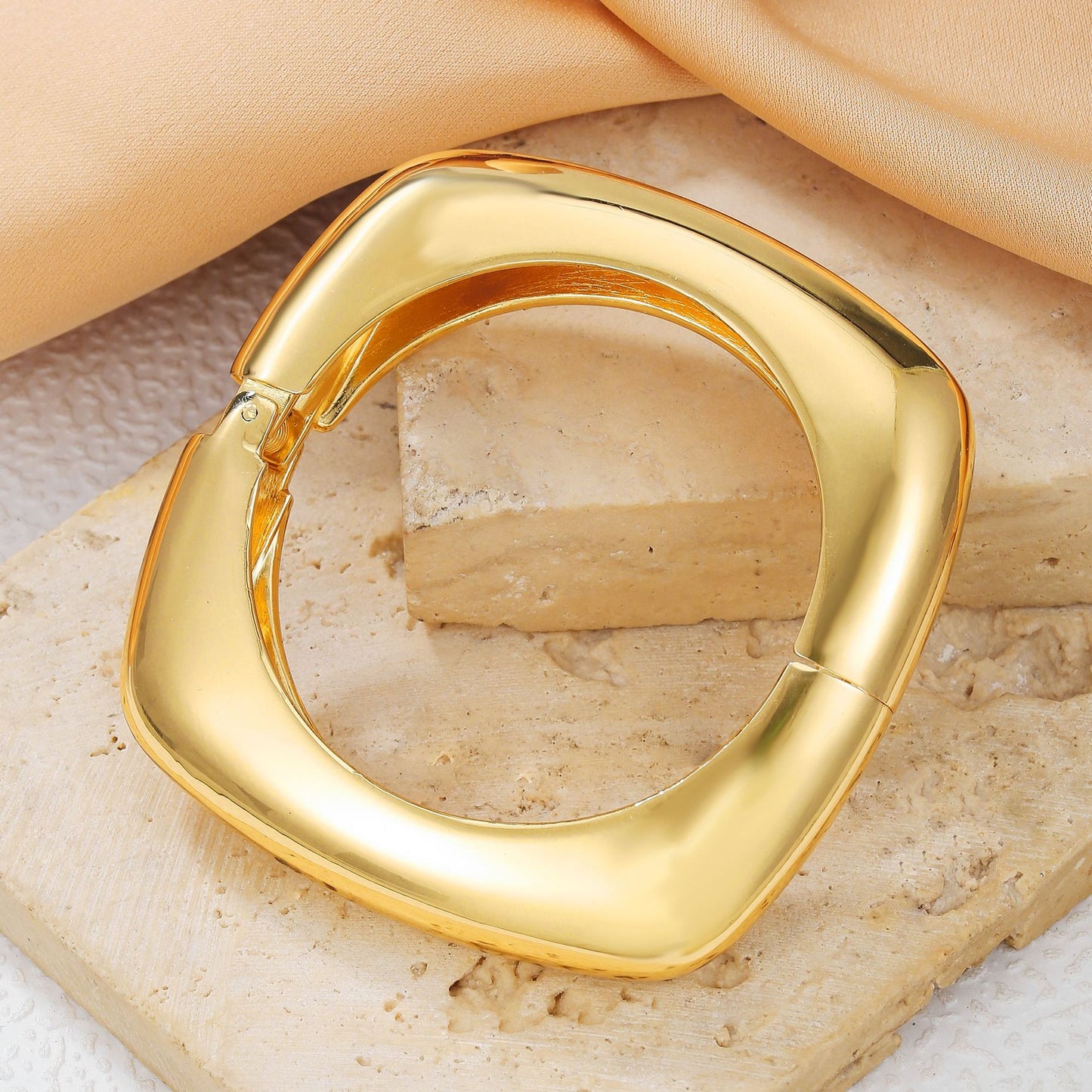 Braccialetto a molla geometrico minimalista quadrato lucido effetto metallo con apertura regolabile per donna e uomo