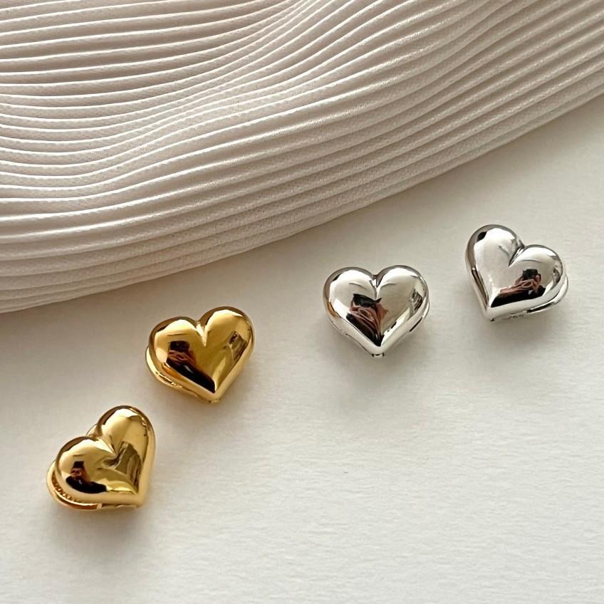Dulces pendientes minimalistas de corazón de plata de ley 925 con acabado chapado