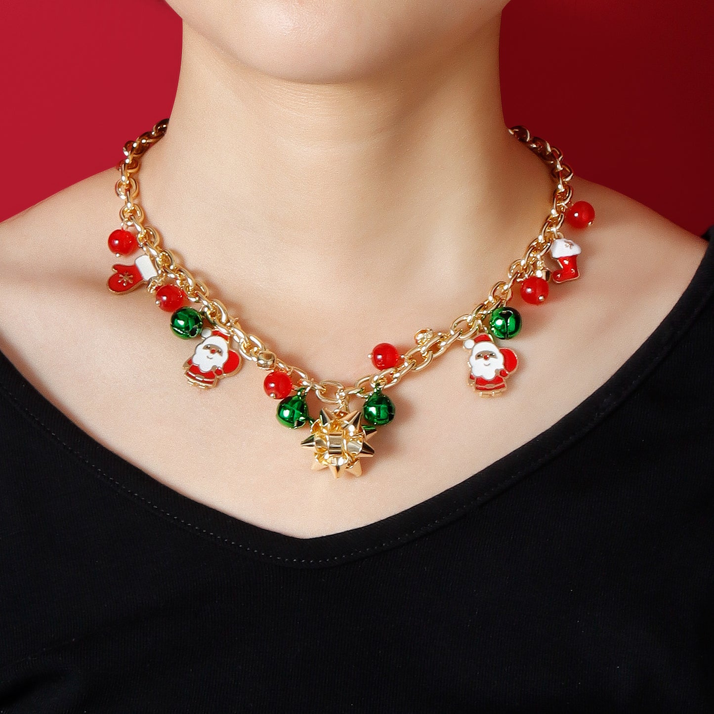 Collar con colgante floral navideño minimalista para mujer, con construcción de aleación, acabado chapado y detalles de campanas 3D multicolor