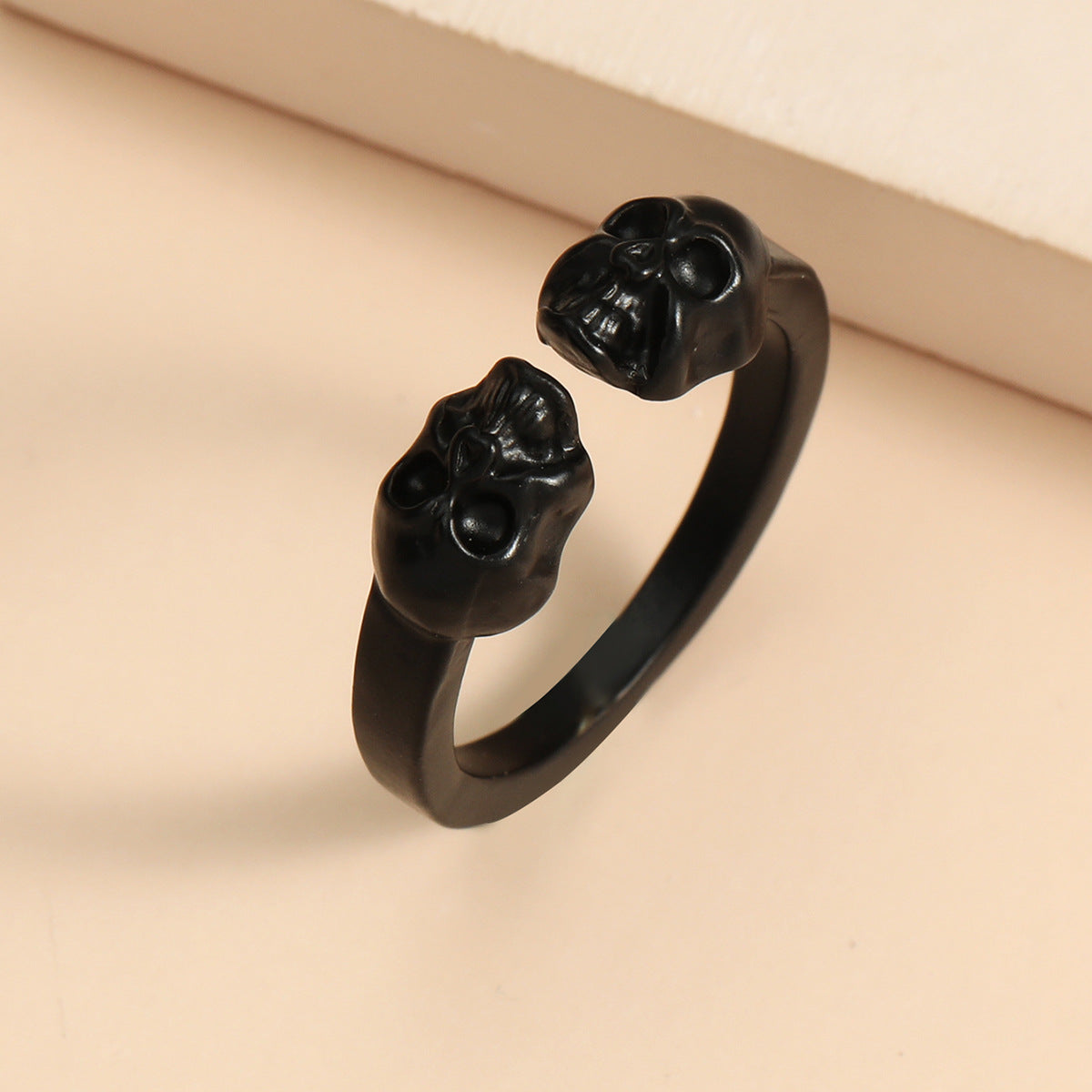 Gothic Punk Skull-Shaped Alloy Ring with Electroplated Finish for Unisex Streetwear Fashion