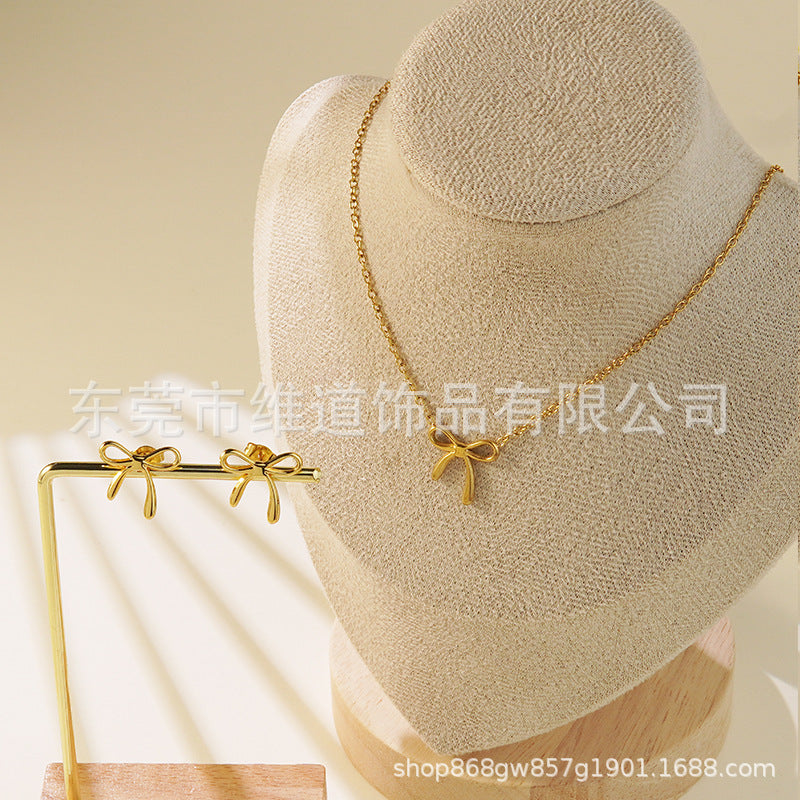 Conjunto de joyas de acero inoxidable con baño de oro minimalista con colgante de corazón floral y lazo en cadena para mujer