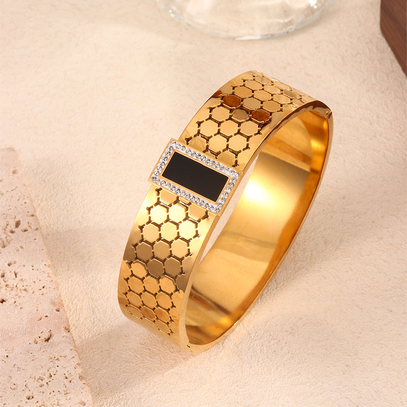 Elegant 18K Gold Plated Geometric Round Titanium Steel Bracelet