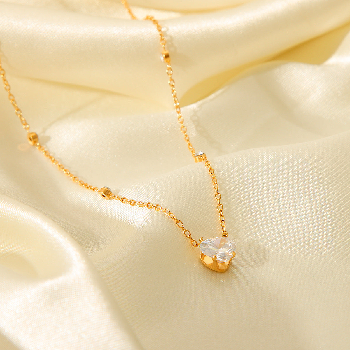 INS Style Heart-Shaped Stainless Steel Necklace with 18K Gold Plating and Cubic Zirconia for Women