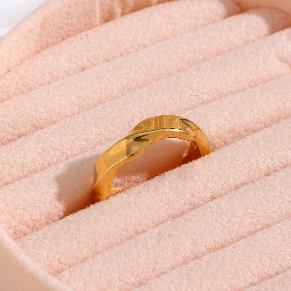 Anello in Acciaio Inossidabile con Texture a Onda Geometrica Placcato Oro 18K da Donna