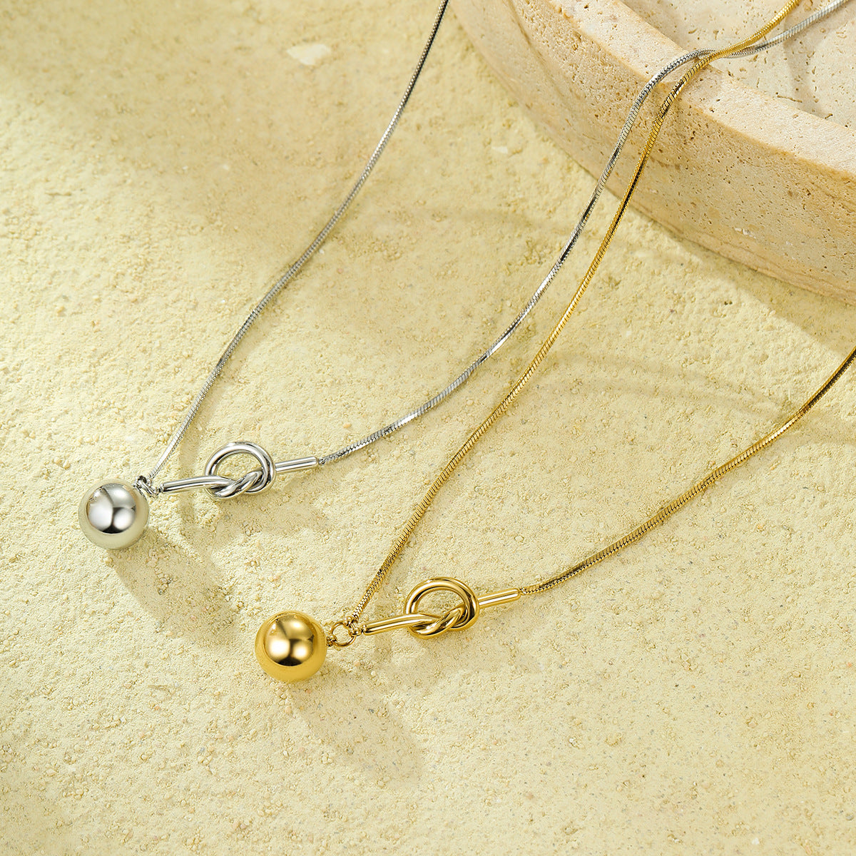 Collar con colgante de cuentas redondas de estilo OL a la moda con cadena de acero inoxidable y chapado en oro de 18 quilates para mujer