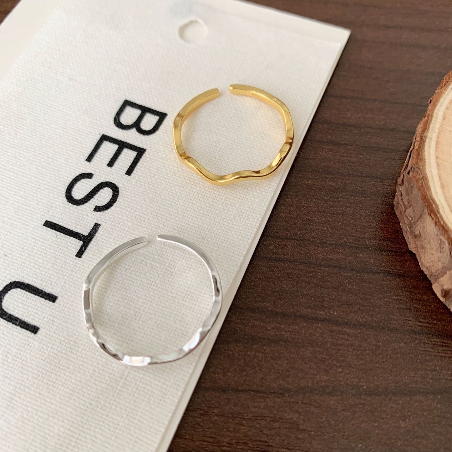 Anello da donna minimalista a forma di onda in argento sterling 925 con finitura placcata