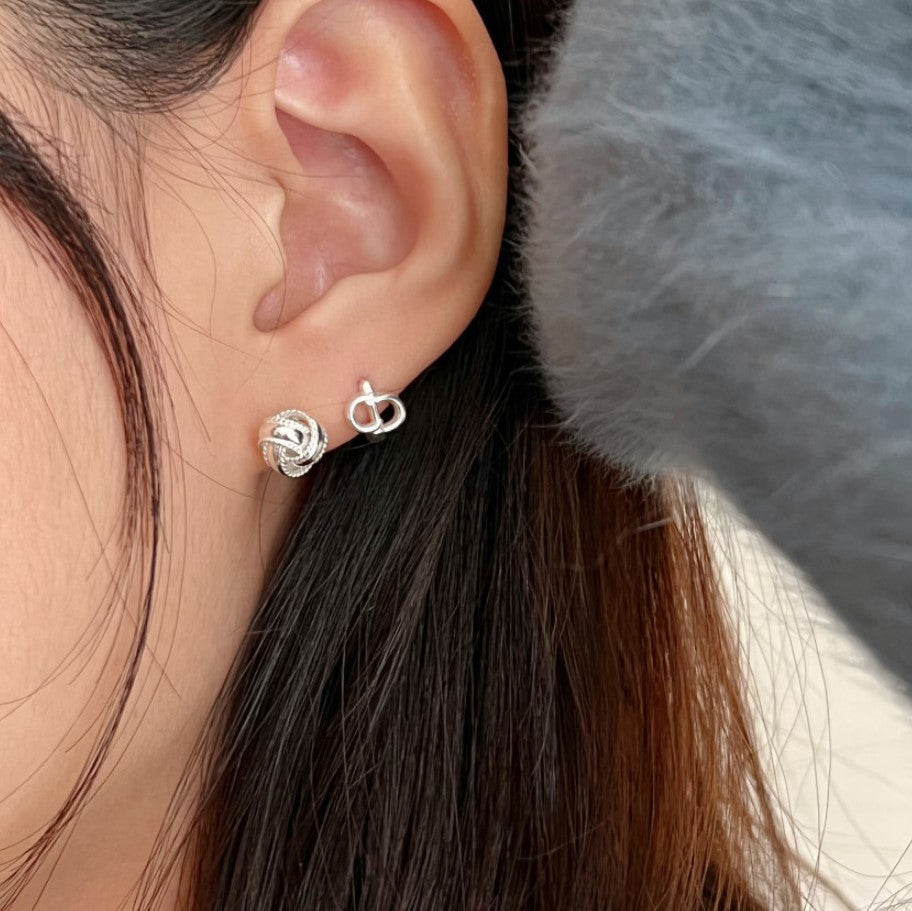 Minimalist Star-Shaped S925 Sterling Silver Hoop Earrings with Letter Detail
