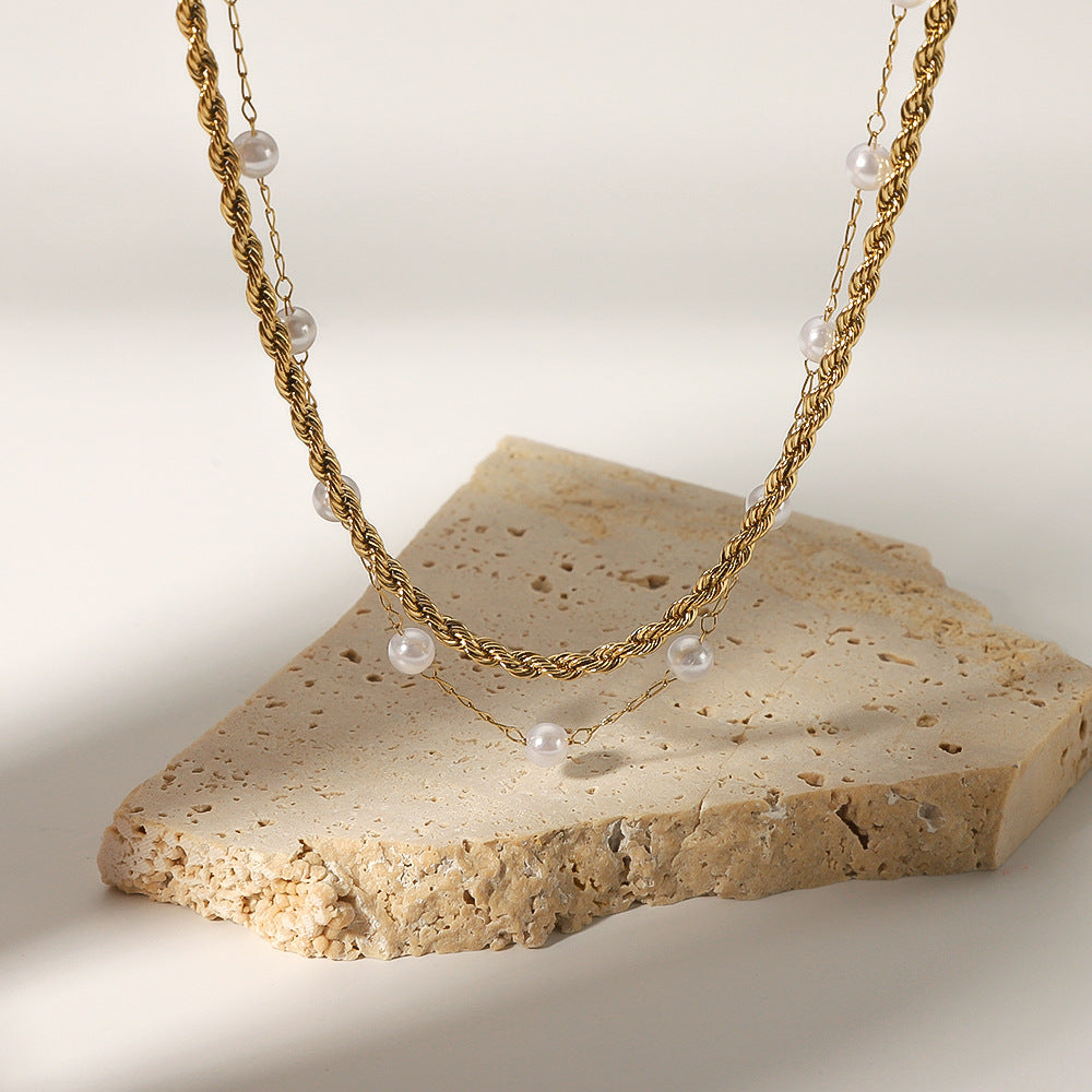 Collana con pendente geometrico minimalista da donna con catena in acciaio inossidabile placcato oro 18 carati con inserti di perle