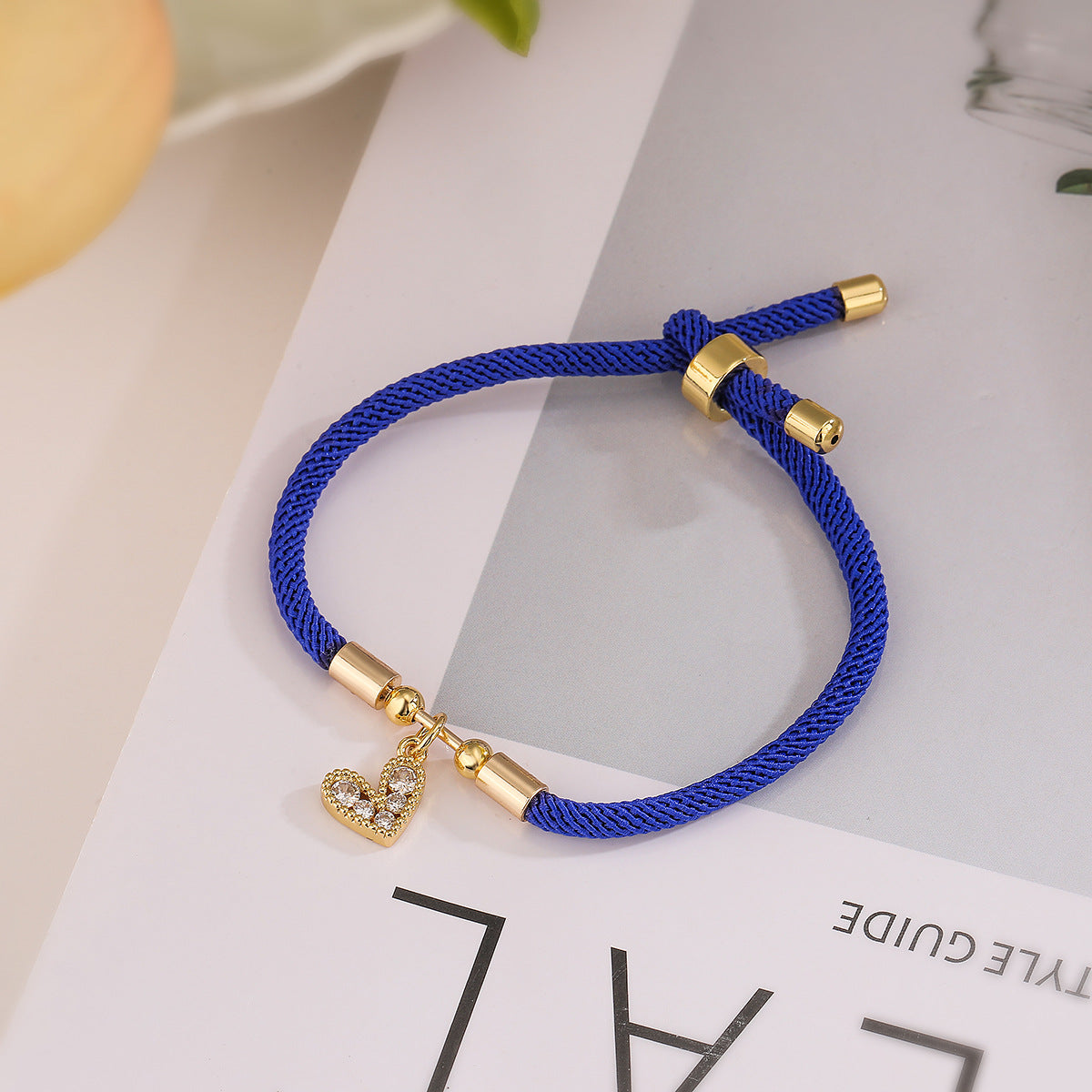 Bracciale da donna alla moda con ciondolo a croce geometrica, regolabile con coulisse, placcato oro e intarsio di zirconi