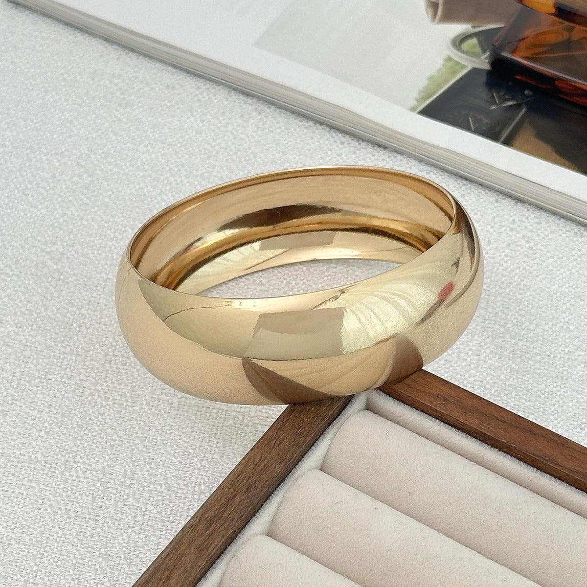 Gradient Round Alloy Plated Bangle Bracelet