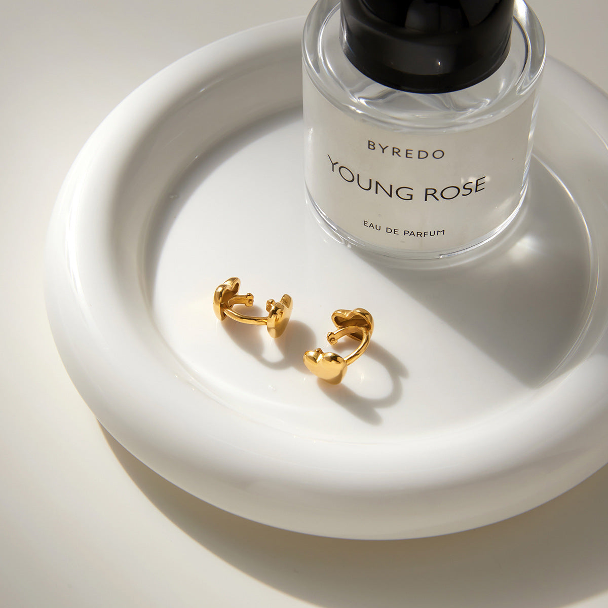 Orecchini da donna minimalisti placcati oro 18K in acciaio inossidabile a forma di cuore geometrico a U