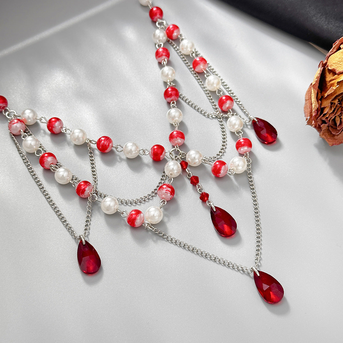Gargantilla gótica con colgante de gota de sangre, borla y detalles de perlas para mujer