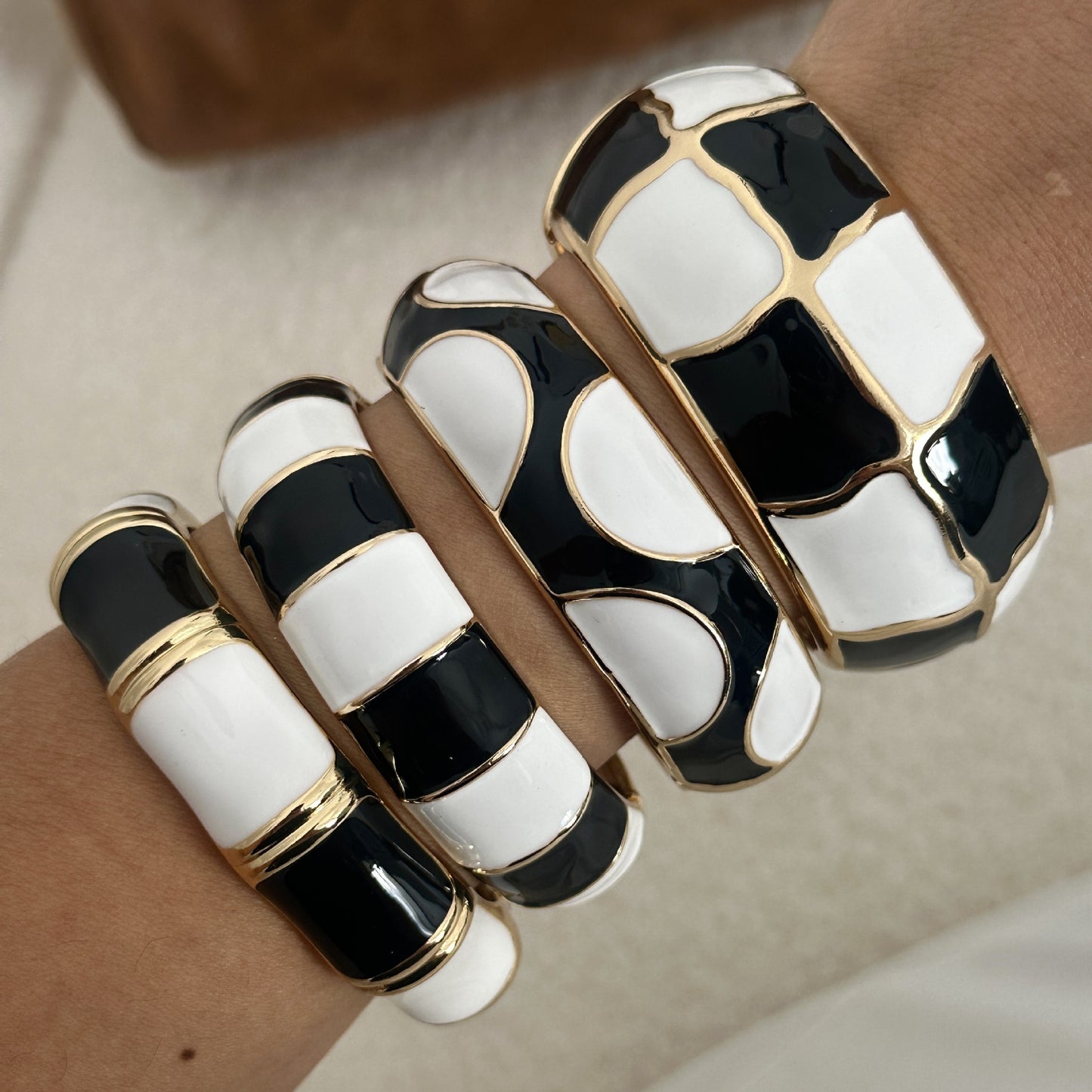 Vintage Round Geometric Checkered Enamel Plated Alloy Bracelet
