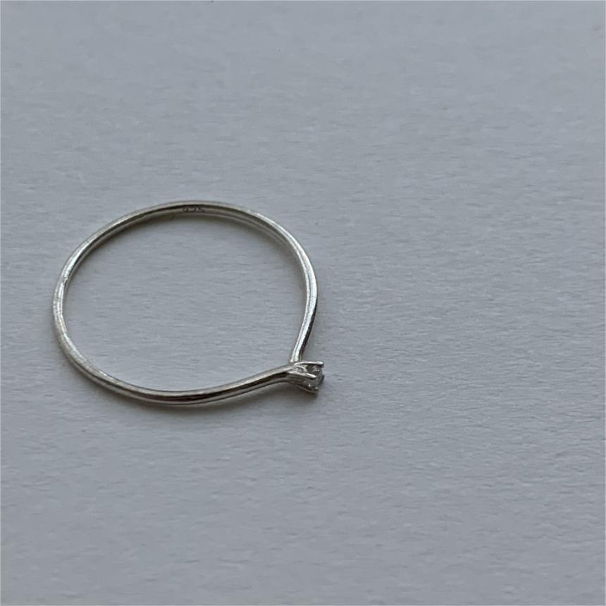 Anello Minimalista a Cuore in Argento Sterling 925 con Zirconia Cubica Quadrata Smussata e Finitura Placcata