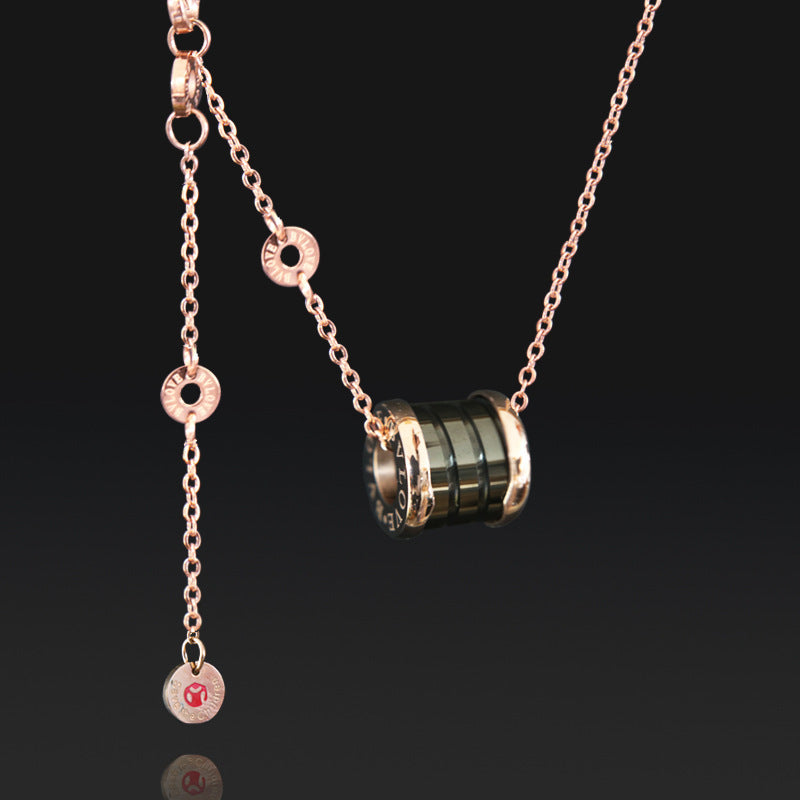 Collar Punk de Acero de Titanio con Baño de Oro de 18K con Cadena Cubana y Doble Letra D para Mujer