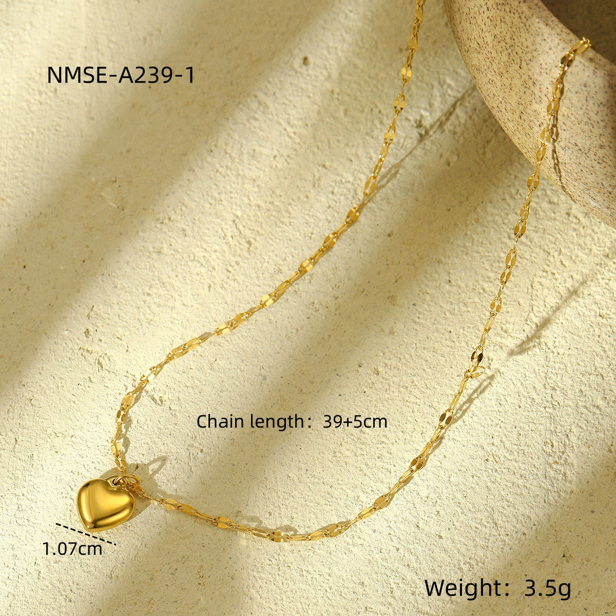 Fashionable Heart-Shaped Stainless Steel Pendant Necklace with Plated Finish for Women