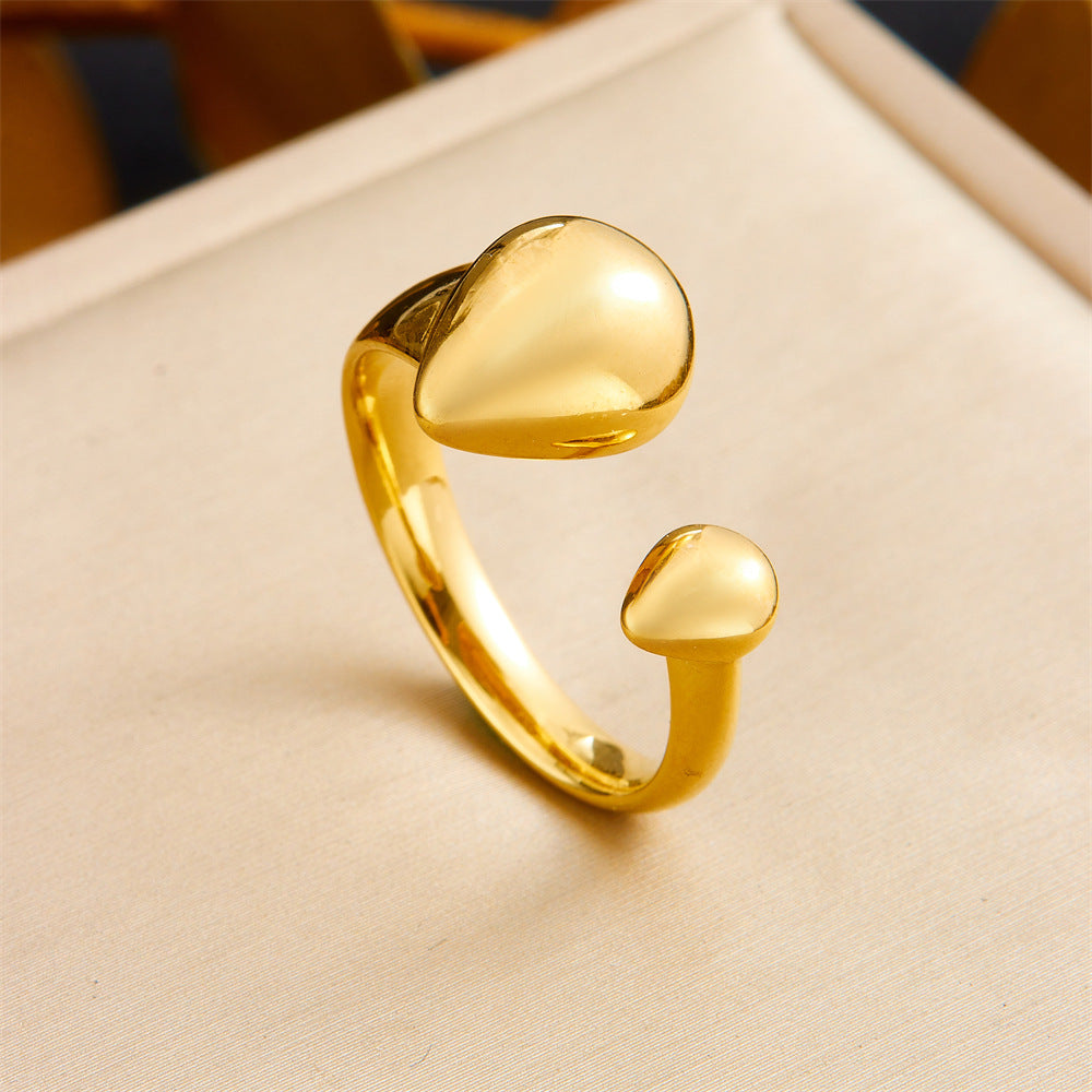 Anillo de acero inoxidable geométrico de estilo vintage con baño de oro de 18 quilates y detalle de corazón asimétrico para mujer