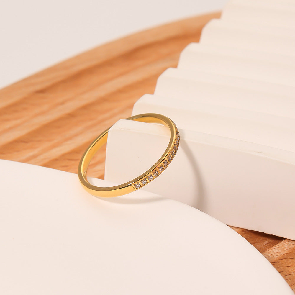 Anello geometrico in acciaio inossidabile con strass micro-pavé, placcato oro 18 carati, anello alla moda ipoallergenico da donna