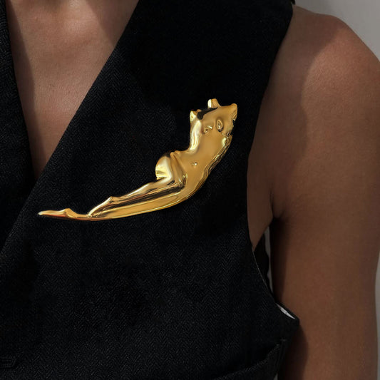 Spilla minimalista a figura umana da donna in acciaio inossidabile con finitura placcata, elegante spilla da bavero per abiti e abbigliamento formale