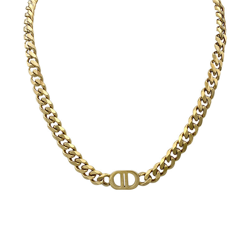 Collar Punk de Acero de Titanio con Baño de Oro de 18K con Cadena Cubana y Doble Letra D para Mujer