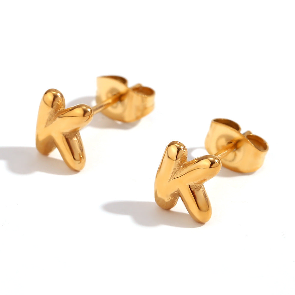 Orecchini a perno da donna con lettera geometrica moderna minimalista in acciaio al titanio placcato oro 18K