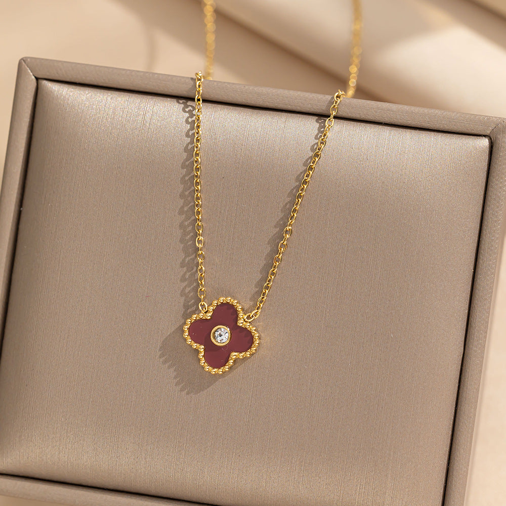Collana con ciondolo minimalista a quadrifoglio portafortuna da donna in acciaio al titanio con finitura placcata