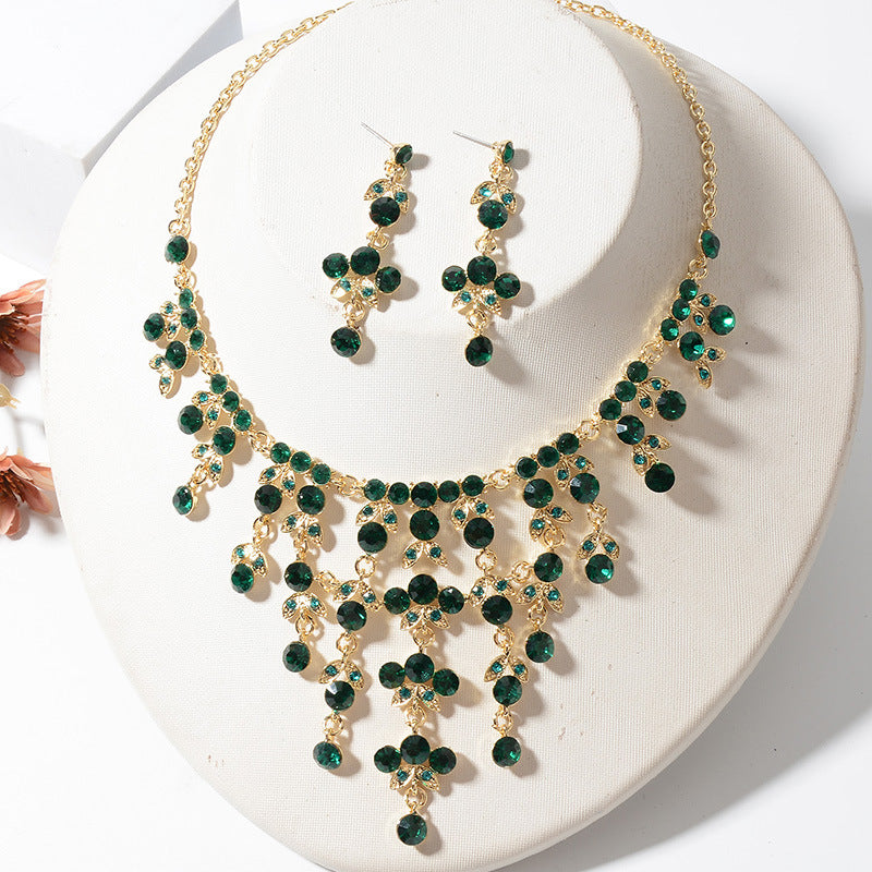 Elegante set collana e orecchini con placcatura floreale in lega e catena per donna
