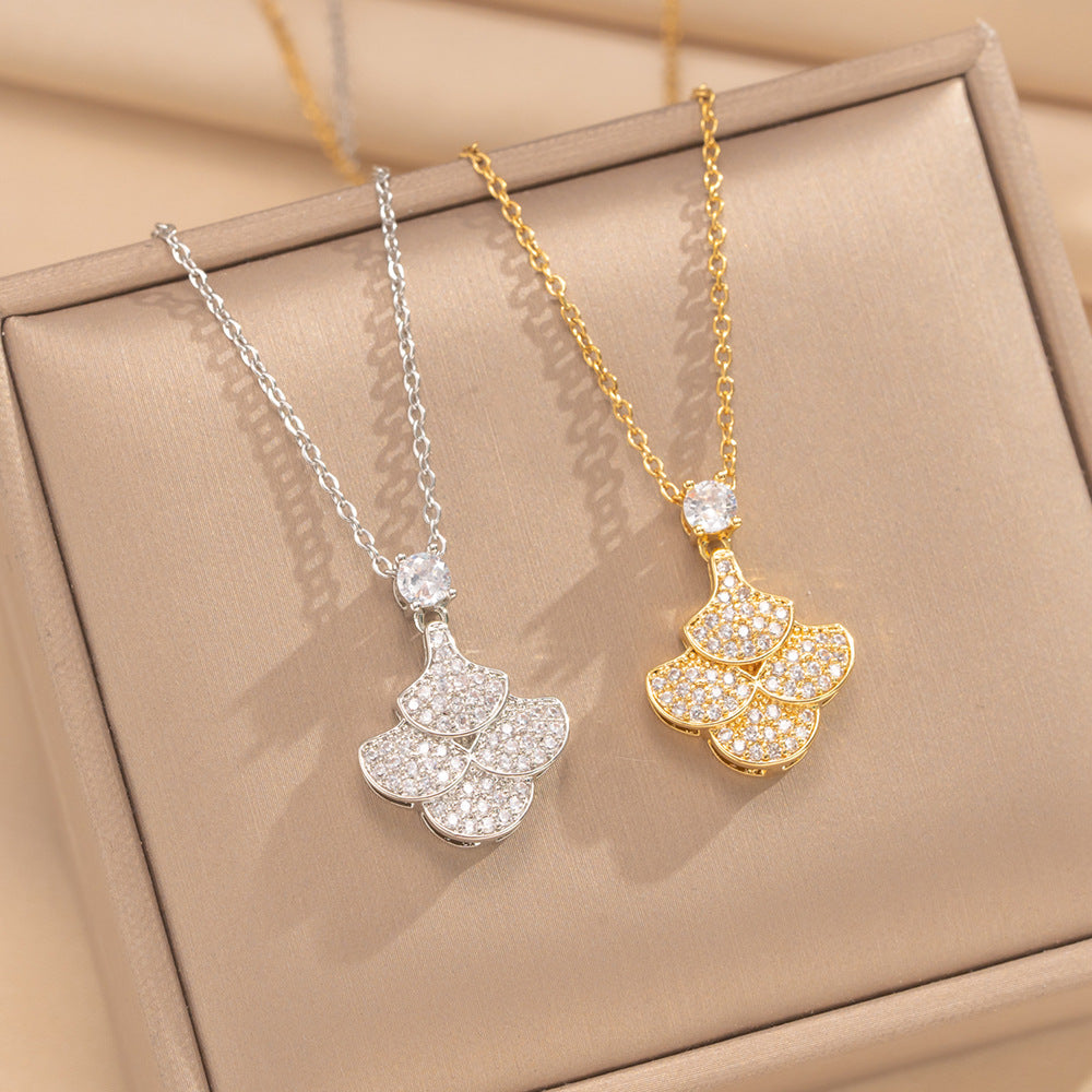 Collar de cobre con incrustaciones completas de circonitas y baño de oro real de 18 quilates para mujer, con diseño minimalista de lujo ligero en forma de abanico y falda