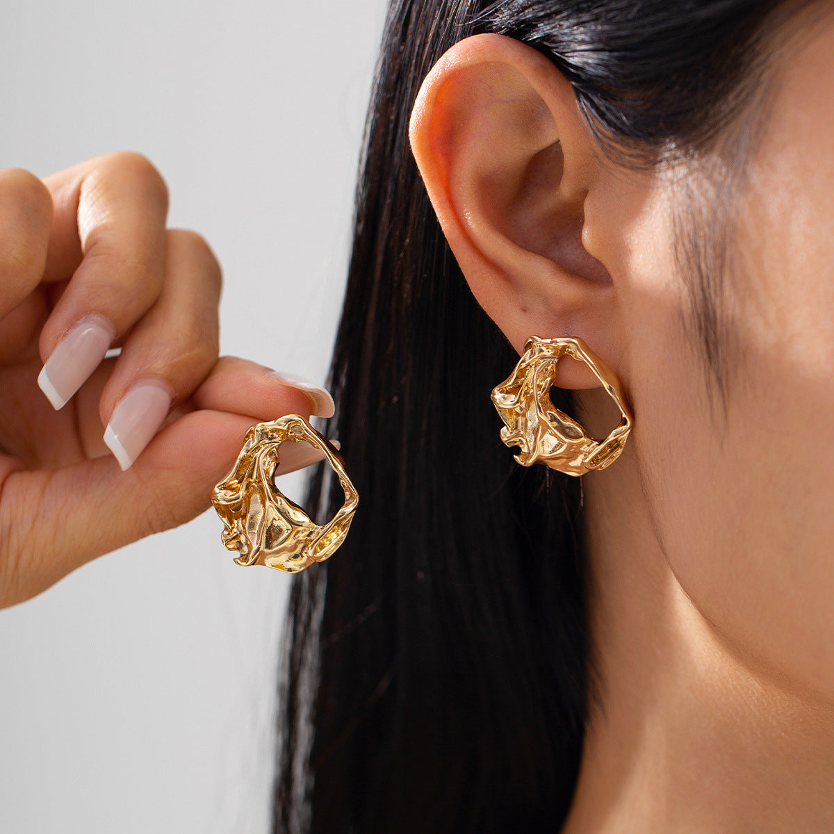 Pendientes de Tachuela Metálicos Geométricos Florales Asimétricos Exagerados para Mujer con Acabado Chapado