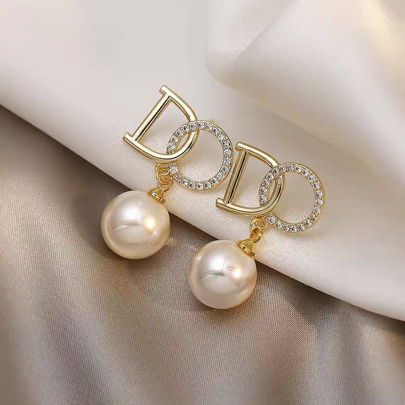 Eleganti Orecchini a Perno da Donna in Stile Francese con Perle, in Rame, dalla Forma Geometrica e dal Design Minimalista Ispirato a Chanel